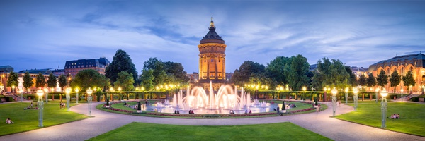 Mannheim Rosengarten und Wasserturm bei Nacht