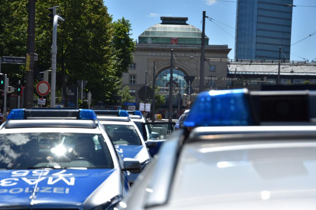 A659/Viernheim – Autofahrer im Fahrzeug schwerverletzt eingeklemmt