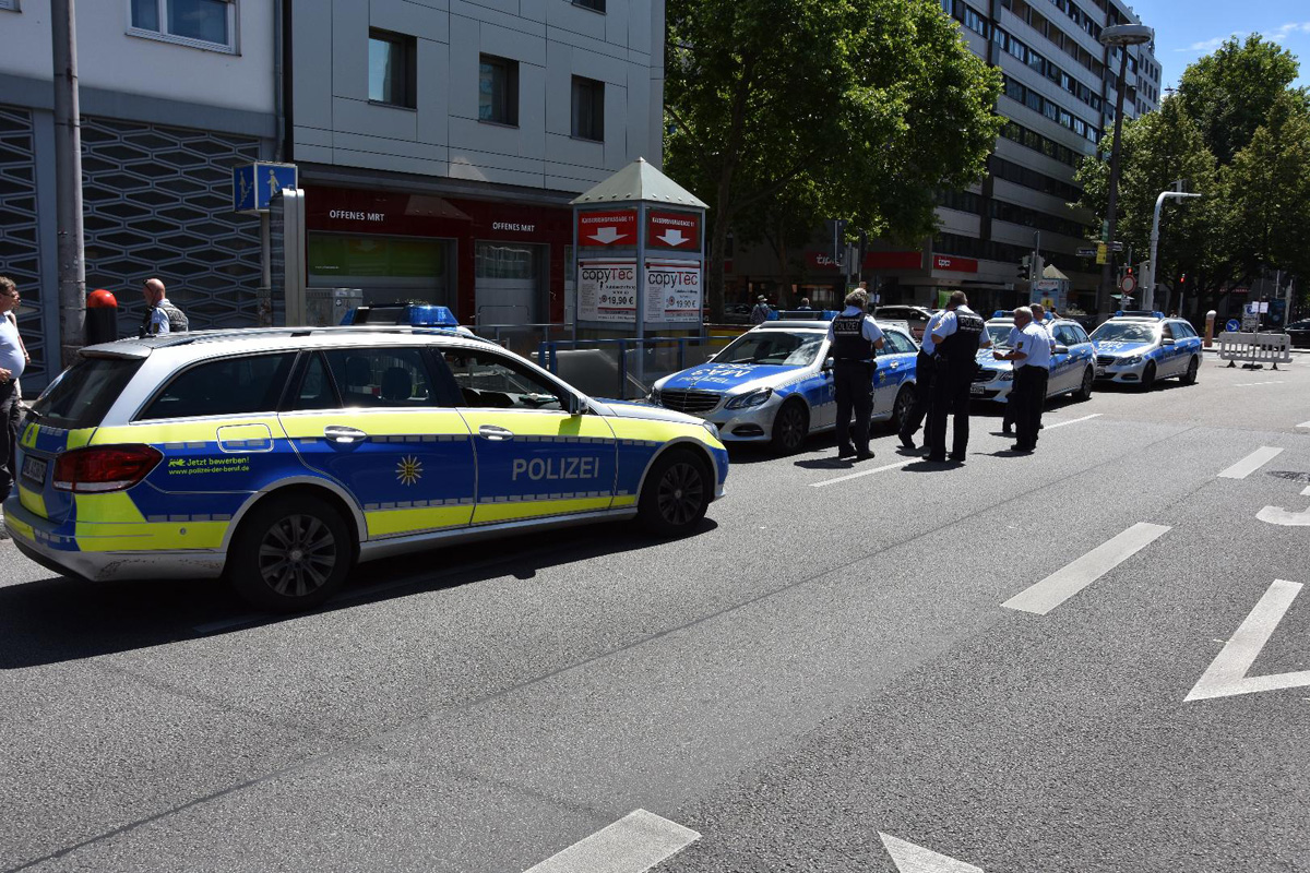 Mannheim-Käfertal: Ausraubversuch mit Messer, Wer hat etwas beobachtet?