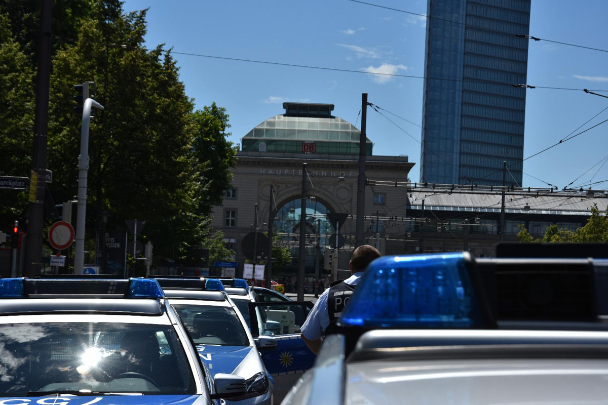 Mannheim – Durch Unfall Verkehrsschilder beschädigt und anschließend geflüchtet