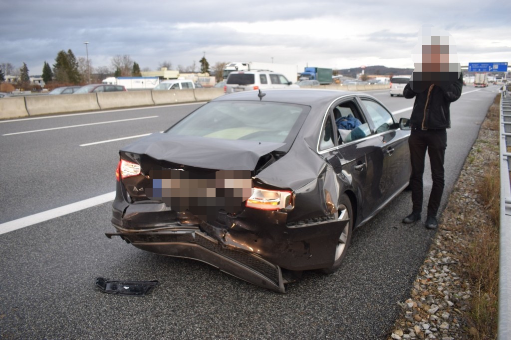 A6/Sinsheim: Auffahrunfall auf der linken Spur (mit Fotostrecke)