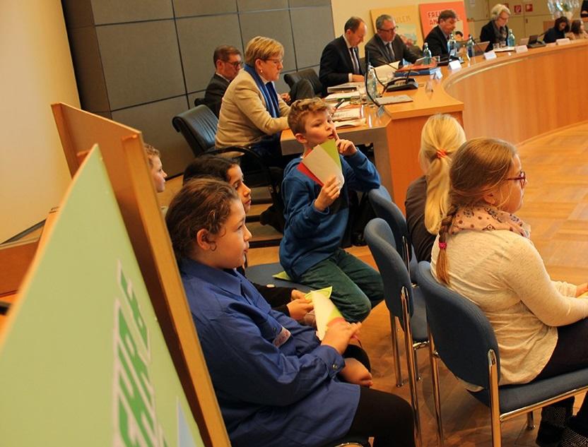 Kinder- und Jugendbeteiligung in Mannheim: Stadtteilversammlung für Kinder und Jugendliche in Neuostheim
