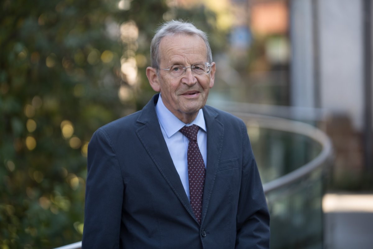 Prof. Dr. Joachim Maier mit dem Verdienstkreuz am Bande des Verdienstordens der Bundesrepublik Deutschland geehrt