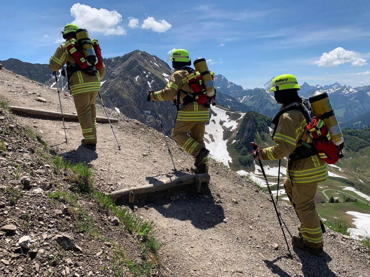 Mannheim: In voller Feuerwehrmontur über die Alpen