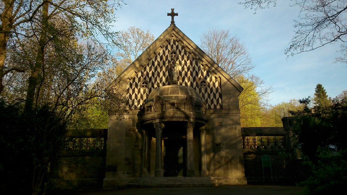 Führung rund ums Weinheimer Schloss am Sonntag, 15. September – Blick ins geheimnisvolle Mausoleum 