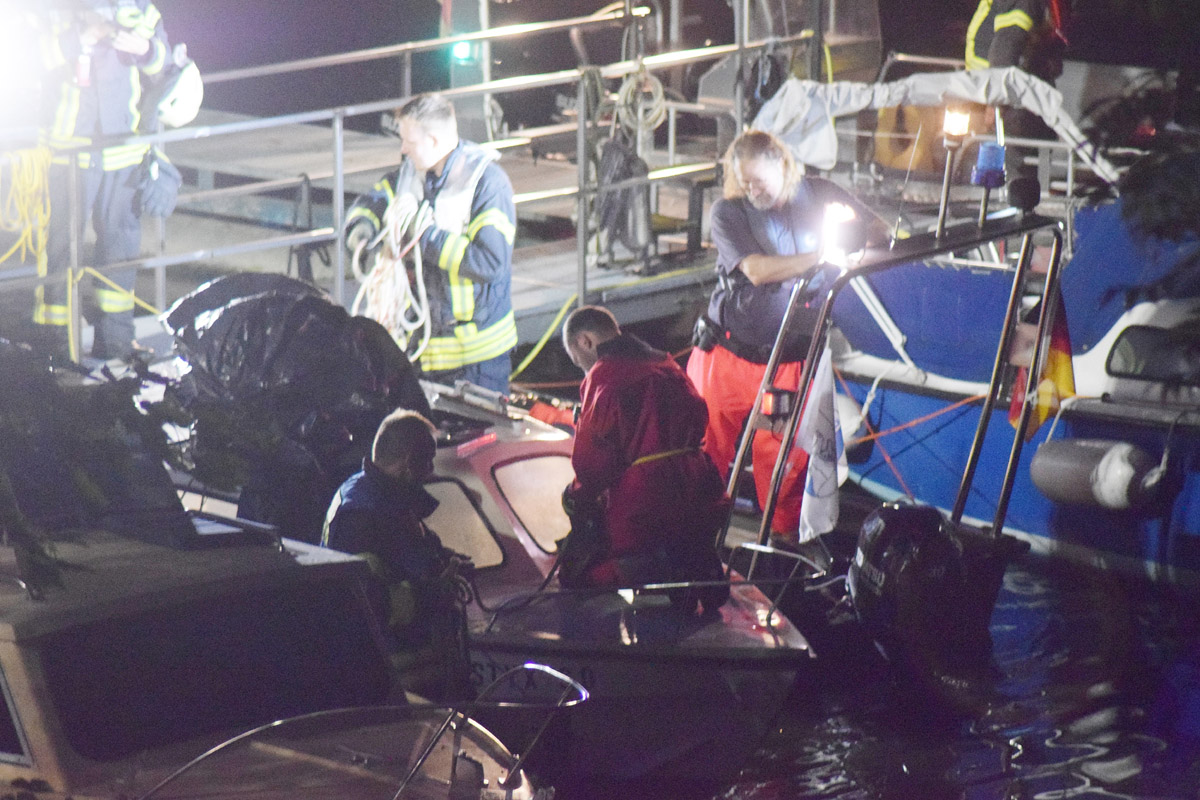 Heidelberg: Sinkendes Motorboot auf dem Neckar