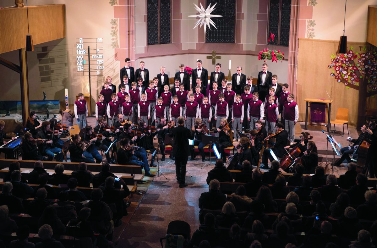 Kultur im Kreis: Adventskonzert mit der Jungen Philharmonie Rhein-Neckar und dem Knabenchor Dubna am Sonntag, 1. Dezember, in der katholischen Kirche St. Johannes der Täufer in Epfenbach