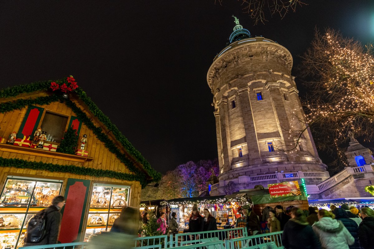 Halbzeit-Trends auf dem Mannheimer Weihnachtsmarkt am Wasserturm