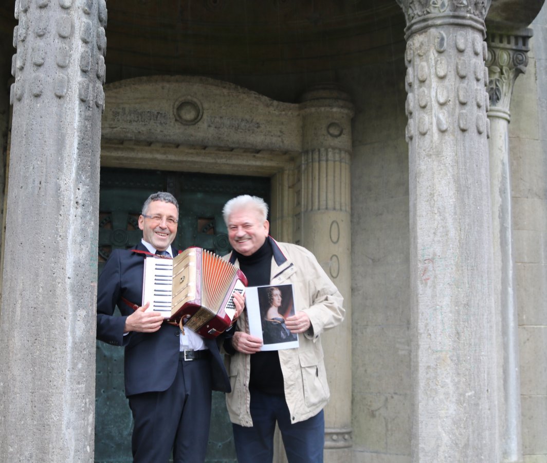 Musikalische Stadtführung in Weinheim mit Bürgermeister Torsten Fetzner und Franz Piva am 18. Dezember diesmal ganz weihnachtlich