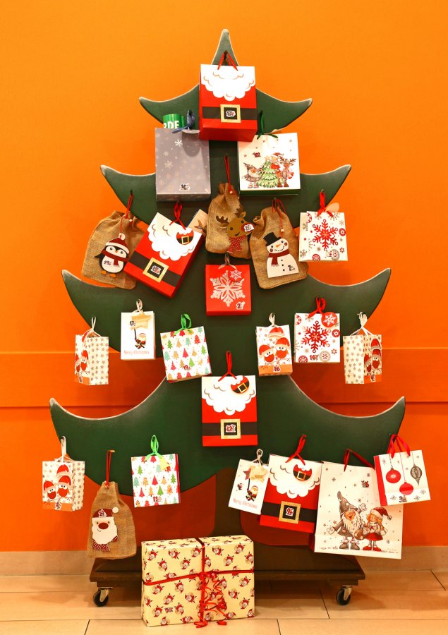 Adventskalender im Hallenbad HaWei mit tollen Geschenke für die Kleinen – am Nikolaustag gratis Eintritt sichern
