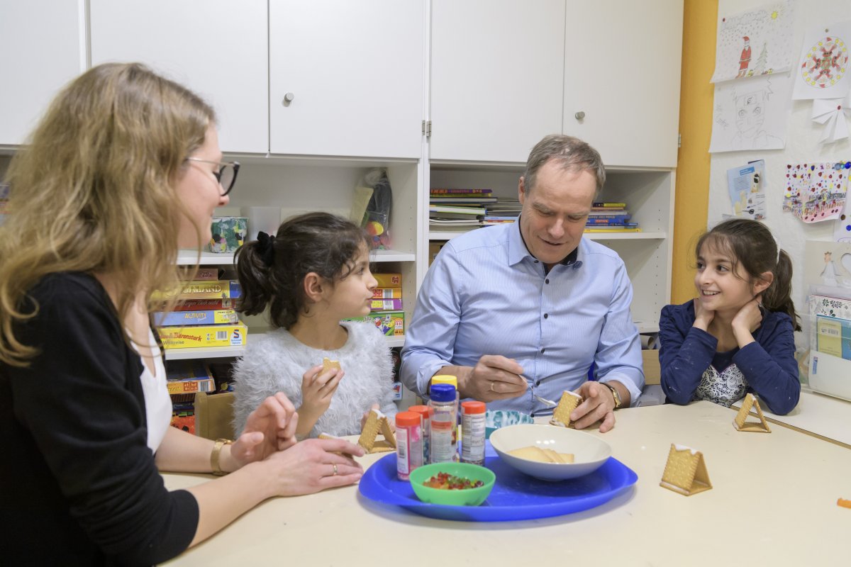 Heidelbergs OB Prof. Würzner unterstützt Spielstube des Deutschen Kinderschutzbundes im Emmertsgrund