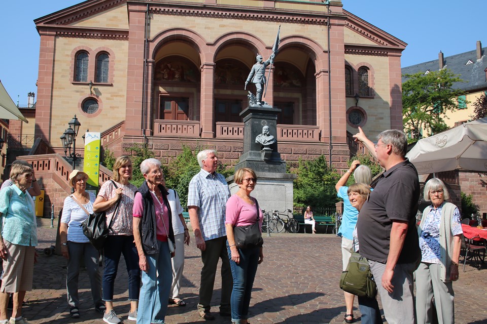 Weinheimer Tourist-Info gibt neues Stadtführungsprogramm heraus – Ab März regelmäßig: Altstadt freitags, Exotenwald sonntags