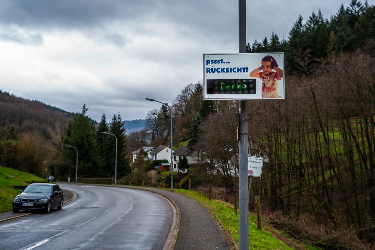 Heidelberg: Display gegen Motorradlärm aufgestellt