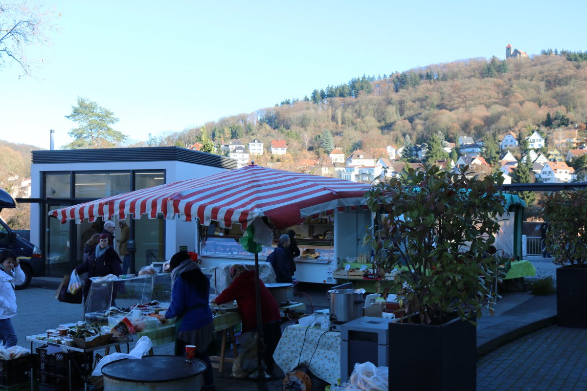 Weinheimer Bauernmarkt zieht für die nächsten Wochen auf den Dürreplatz um