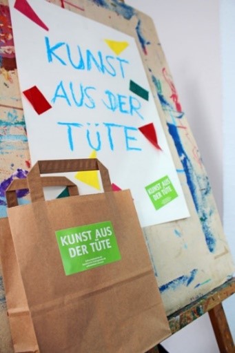 Von Papiertheater bis Wellness-Tipps – die vorerst letzte „Kunst aus der Tüte“ hat es in sich!