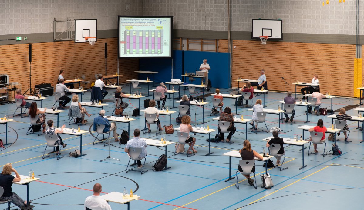 Experte Dr. Ulrich Bürger referierte in der Kreissporthalle in Wiesloch über Kinder- und Jugendhilfe im demografischen Wandel