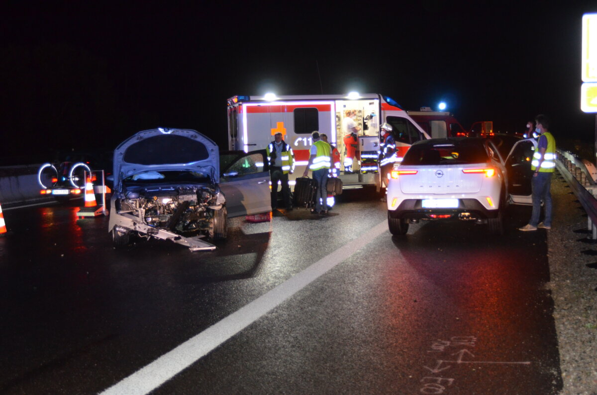 A6 bei Sinsheim: Unfall auf nasser Fahrbahn sorgt für Vollsperrung – Polizei und Feuerwehr im Einsatz! (Update)