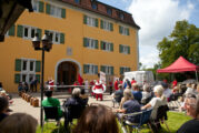 Aufführung des Straßentheaterprojekts „Hierbleiben… Spuren nach Grafeneck“ in Weinheim am Dienstag, 12. Oktober 2021 um 11 Uhr auf dem Vorderen Schlosshof