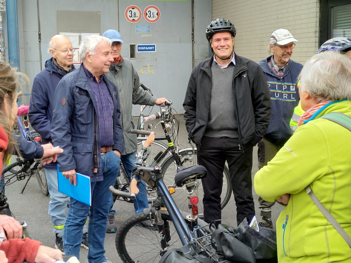 Gemeinsame Tour mit dem Rad durch die Stadt