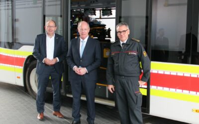 Staatssekretär Klenk besucht Mannheimer Intensivtransportbus und Leitstelle