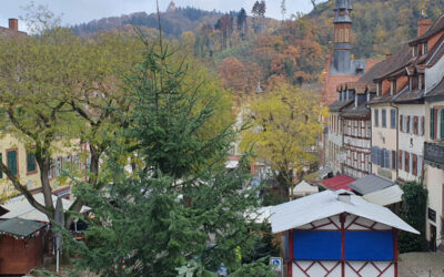 Der Marktplatz wird weihnachtlich