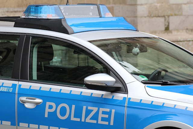 Ludwigshafen – Polizeiwagen während Einsatzes beschädigt