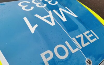 Weinheim – Motorradfahrer stürzt wegen Betonstück auf der Fahrbahn