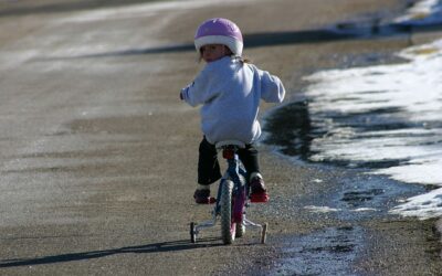 Dossenheim – Autofahrer fährt Kind mit Fahrrad an und flüchtet