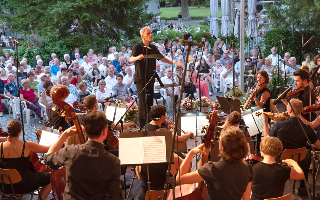 Junge Philharmonie Rhein-Neckar spielt bei der Schlossparkserenade in Angelbachtal