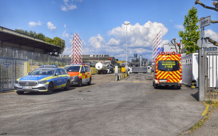 Mannheim – Vier Menschen bei Gefahrgut-Unfall verletzt