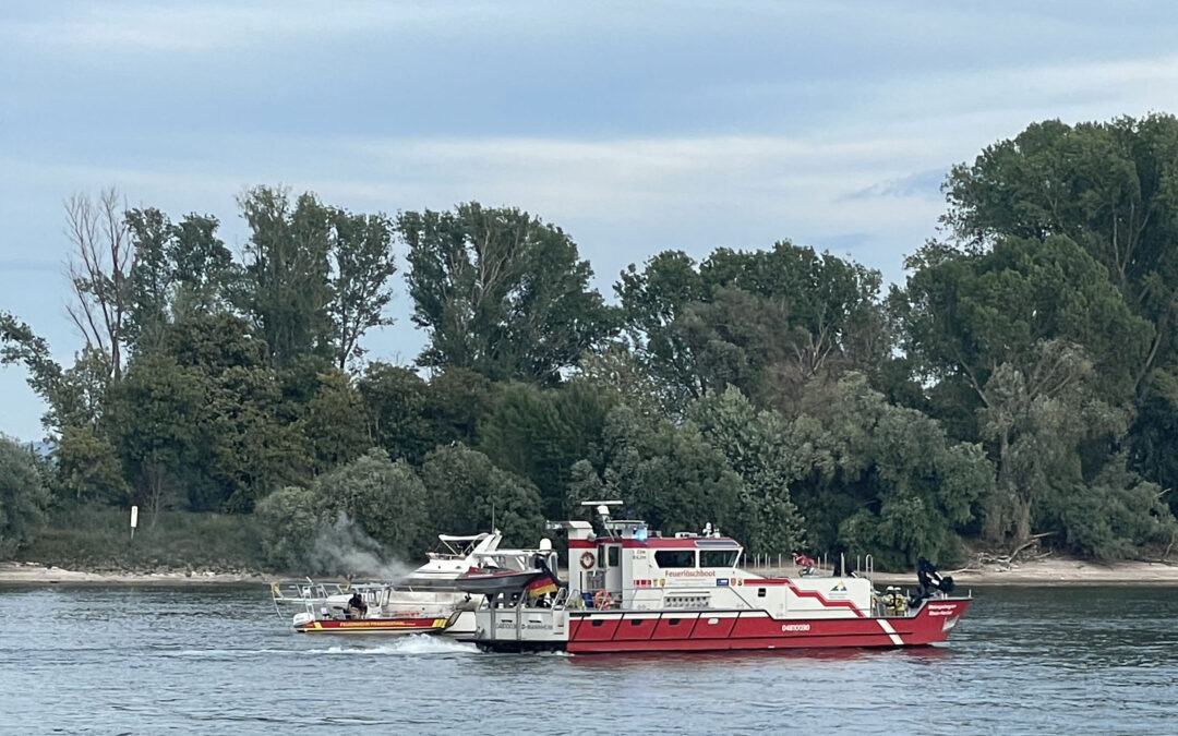 Frankenthal – Menschenevakuierung nach Schiffsbrand auf dem Rhein