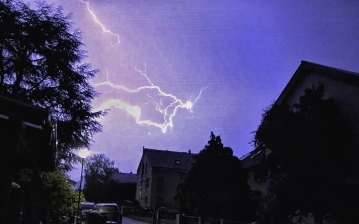 Unwetter in Baden-Württemberg: Abgebrochenes Festival, Brände nach Blitzeinschläge