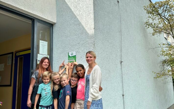 Der Hort an der Nordstadtgrundschule in Schwetzingen erhält die Plakette „Stiftung Kinder forschen“