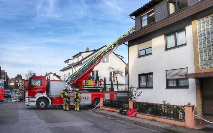 Mannheim-Rheinau: Brandausbruch in der Karl-Schwaner-Straße (Update)