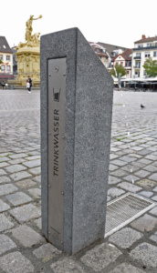 Einweihung Trinkbrunnen Marktplatz mit BM Ralf Eisenhauer und 1.BM Diana Pretzell
Foto Thomas Troester