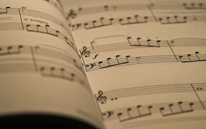Livemusik in der Musikbibliothek: „Songs to the Moon“