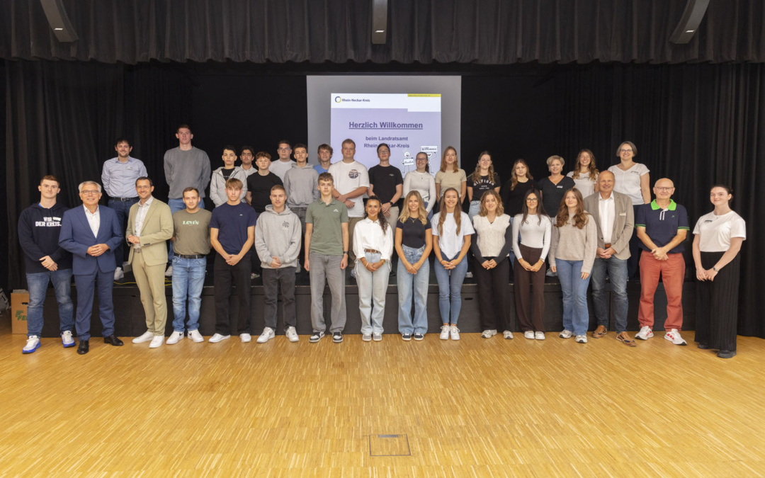 28 Nachwuchskräfte starten Ausbildung oder Studium beim Landratsamt RNK