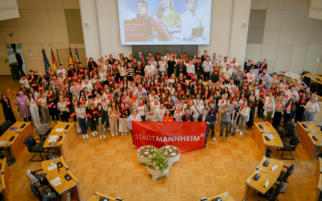 185 neue Nachwuchskräfte starten Ausbildung und Studium