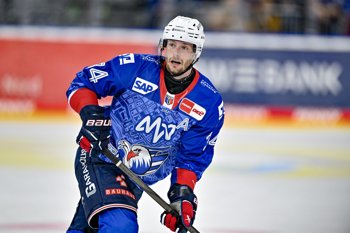 Adler Mannheim vs Eisbaeren Berlin 19.09.2025 Tom Kühnhackl