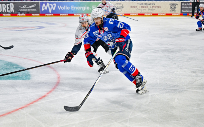 Adler binden Yannick Proske