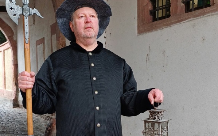 Durch Weinheims dunkle Gassen