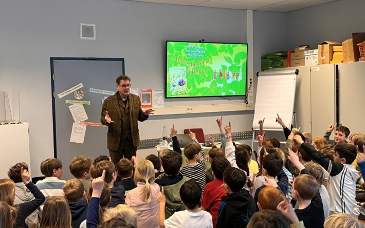 Kai Pannen begeistert Grundschüler