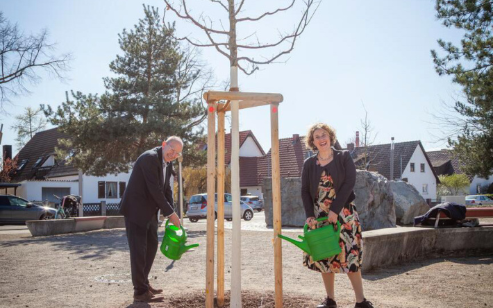 Lena-Maurer-Platz begrünt und entsiegelt