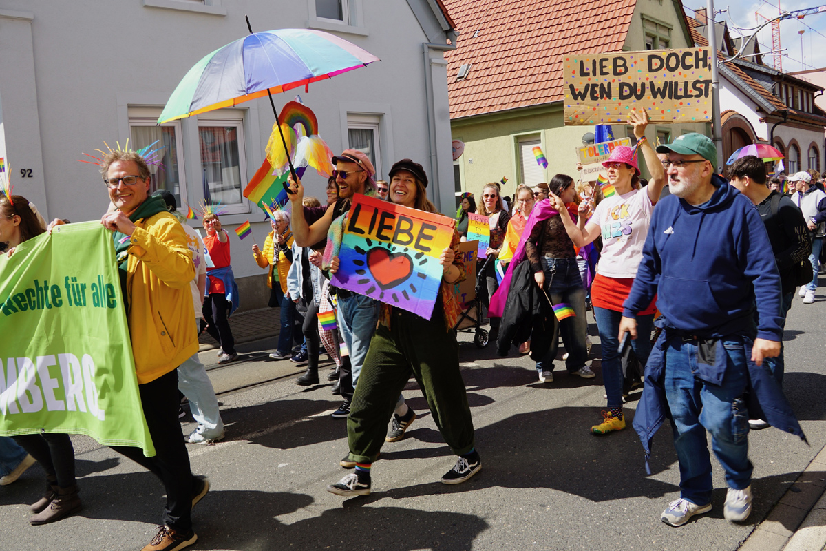 In einem bunten Demozug setzten die Teilnehmenden ein sichtbares Zeichen f…echer Eppelheim