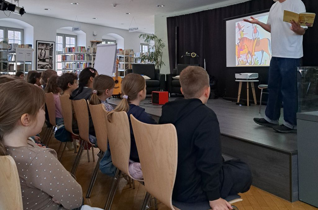 Kinderbuchautor Karsten Teich begeistert Kinder