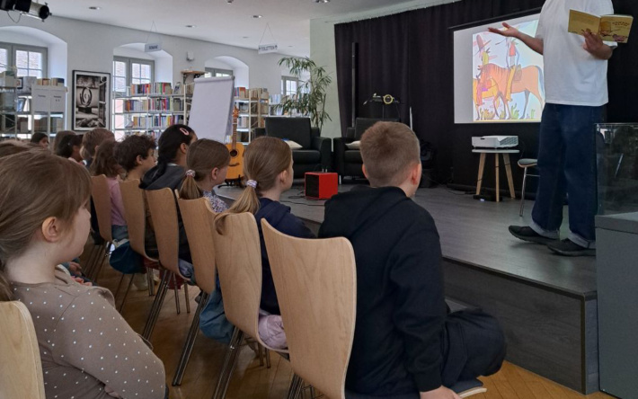 Kinderbuchautor Karsten Teich begeistert Kinder