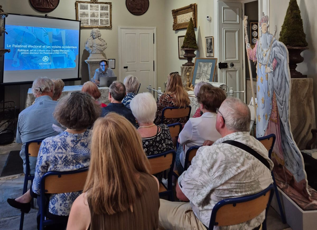Abb. 2 Museumsleiter Lars Maurer referiert über die vielfältigen historisc…Daviet Lunéville