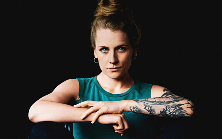 Laura Braun kommt auf die Studiobühne der Stadthalle Weinheim